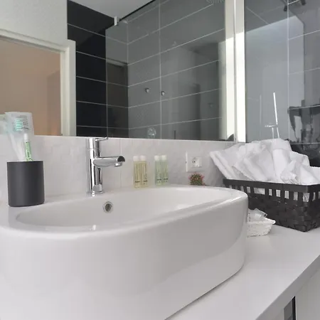 Lata Rooms